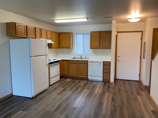 2442 Bedroom Kitchen.jpg